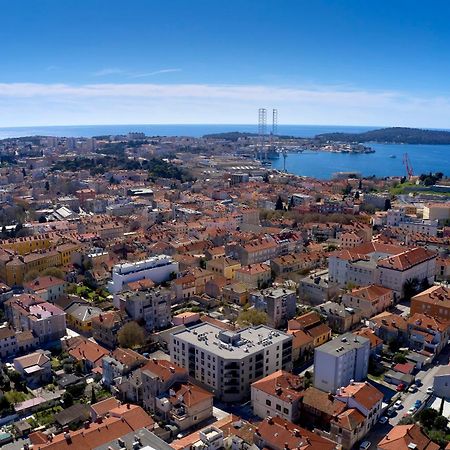 You & Me Pula With Garage Parking Buitenkant foto