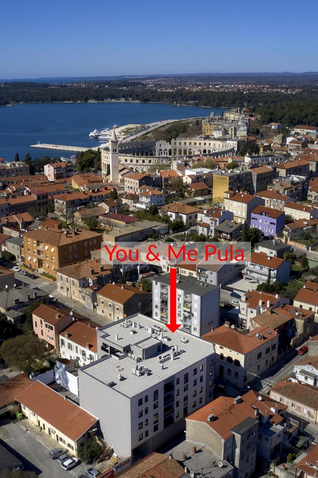 You & Me Pula With Garage Parking Buitenkant foto